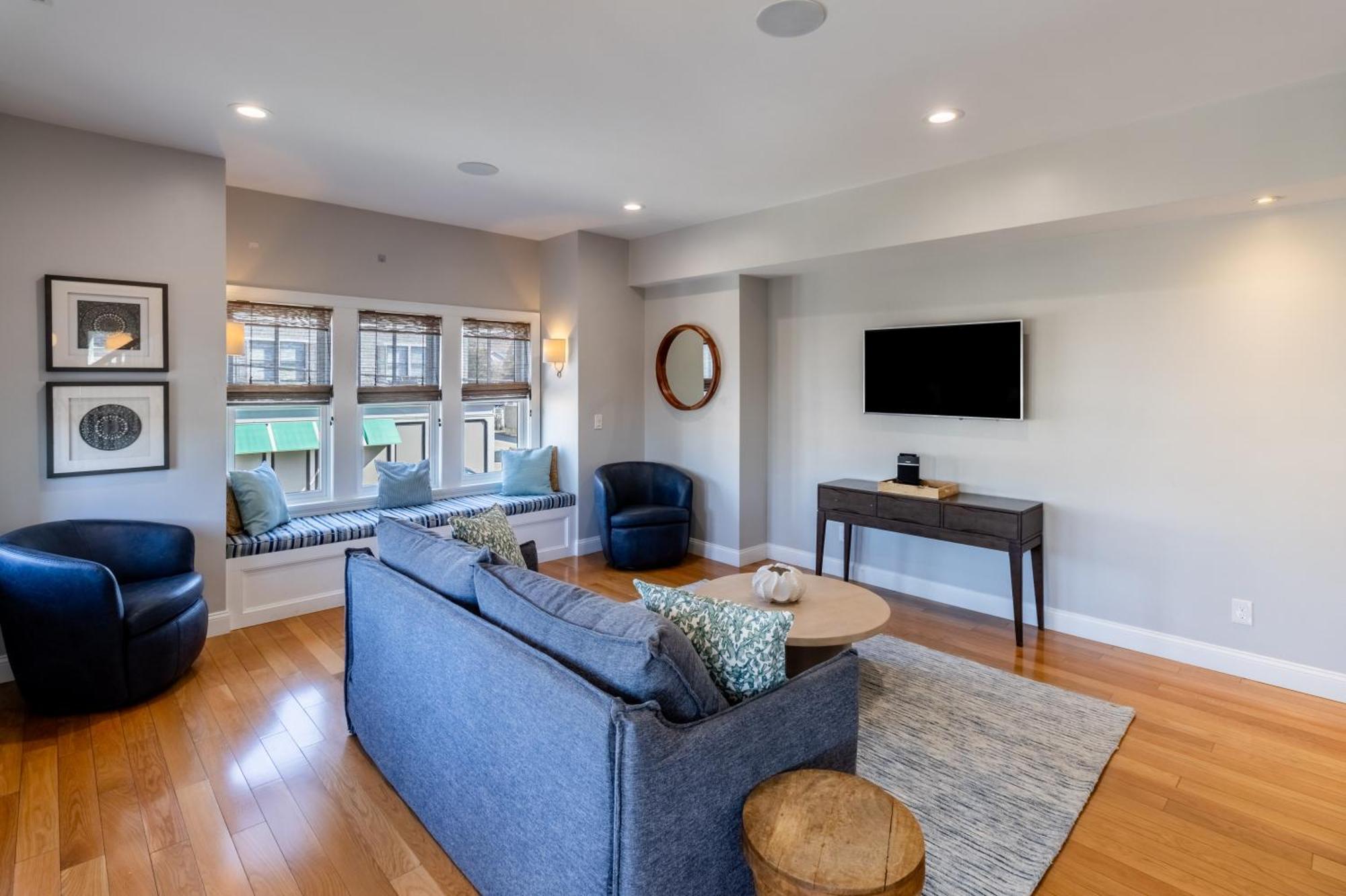הוילה The Newport Lofts - 595 Thames Street מראה חיצוני תמונה