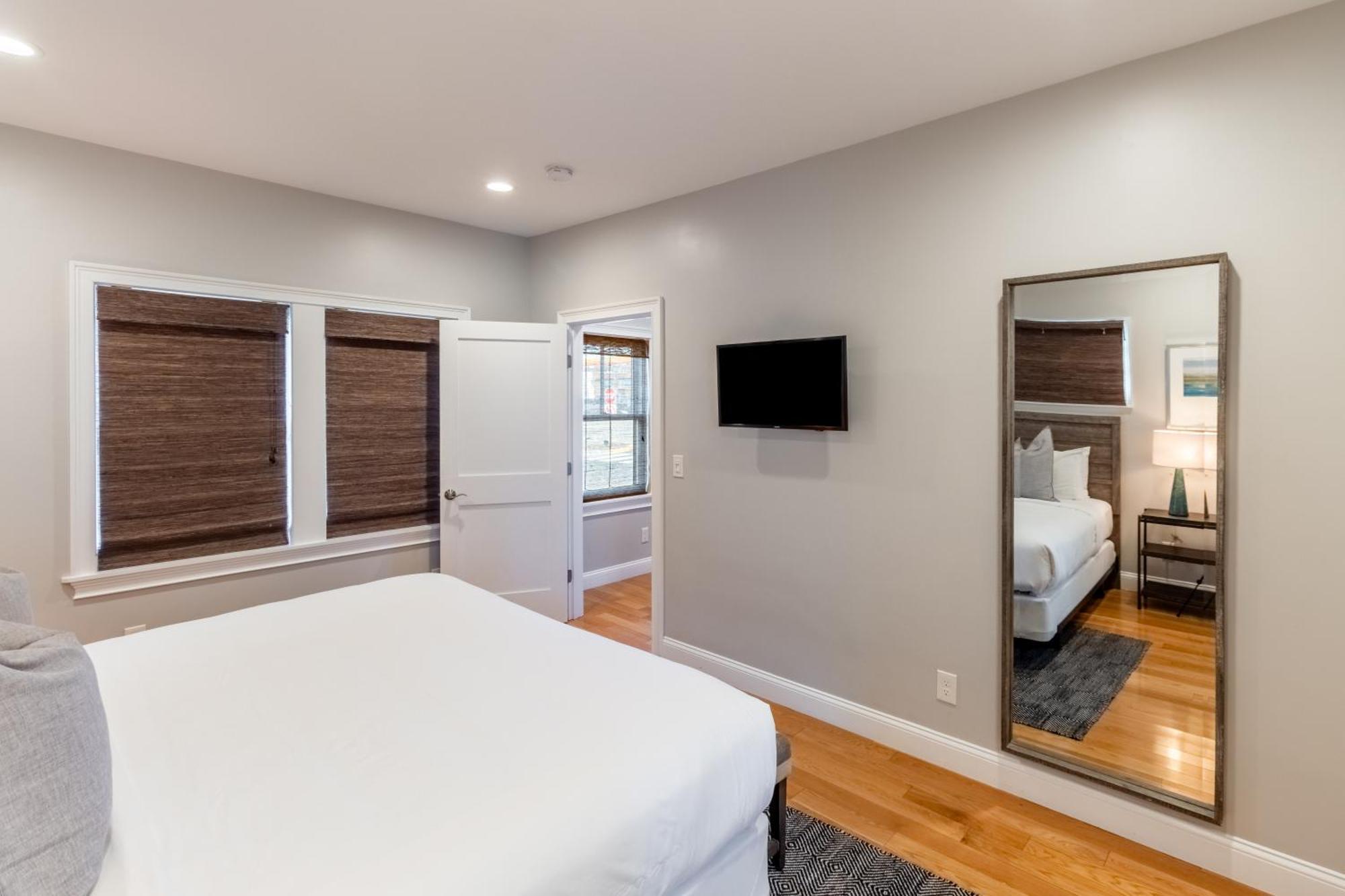 הוילה The Newport Lofts - 595 Thames Street מראה חיצוני תמונה